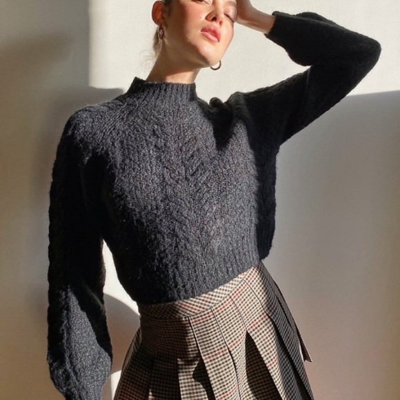 Aritzia Sweaters - Aritzia melly sweater